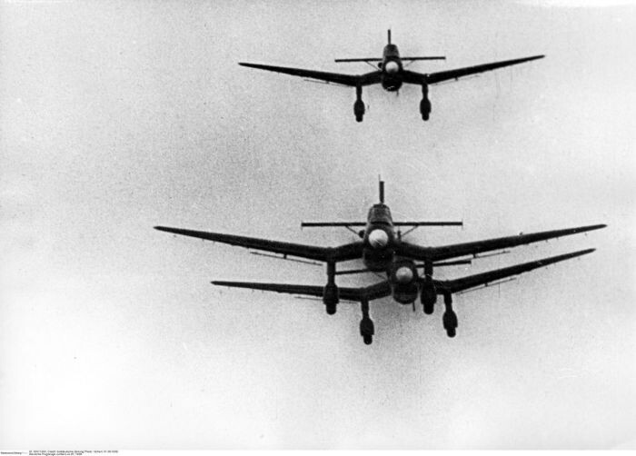 Немецкие бомбардировщики "Юнкерс Ю - 87" на Восточном фронте, 1942 год. фото из ria.ru