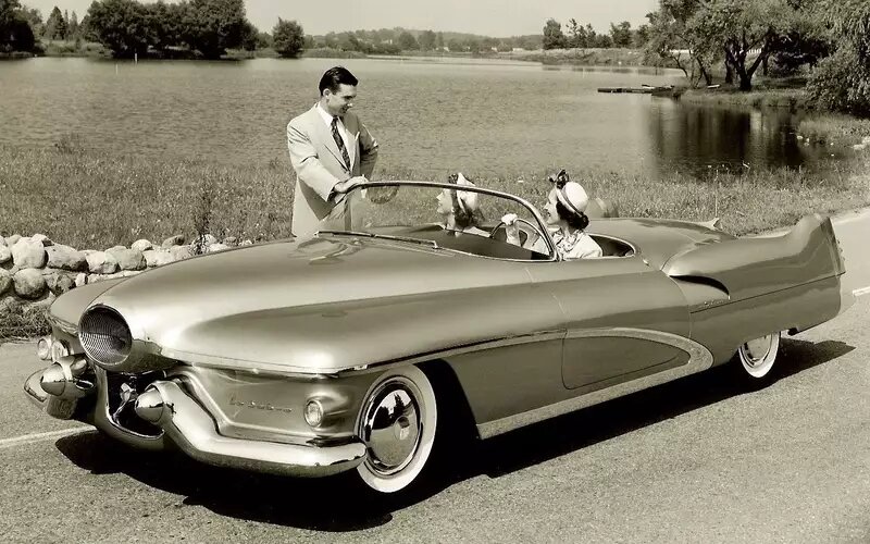    GM Le Sabre – американский dream car 1951 года.