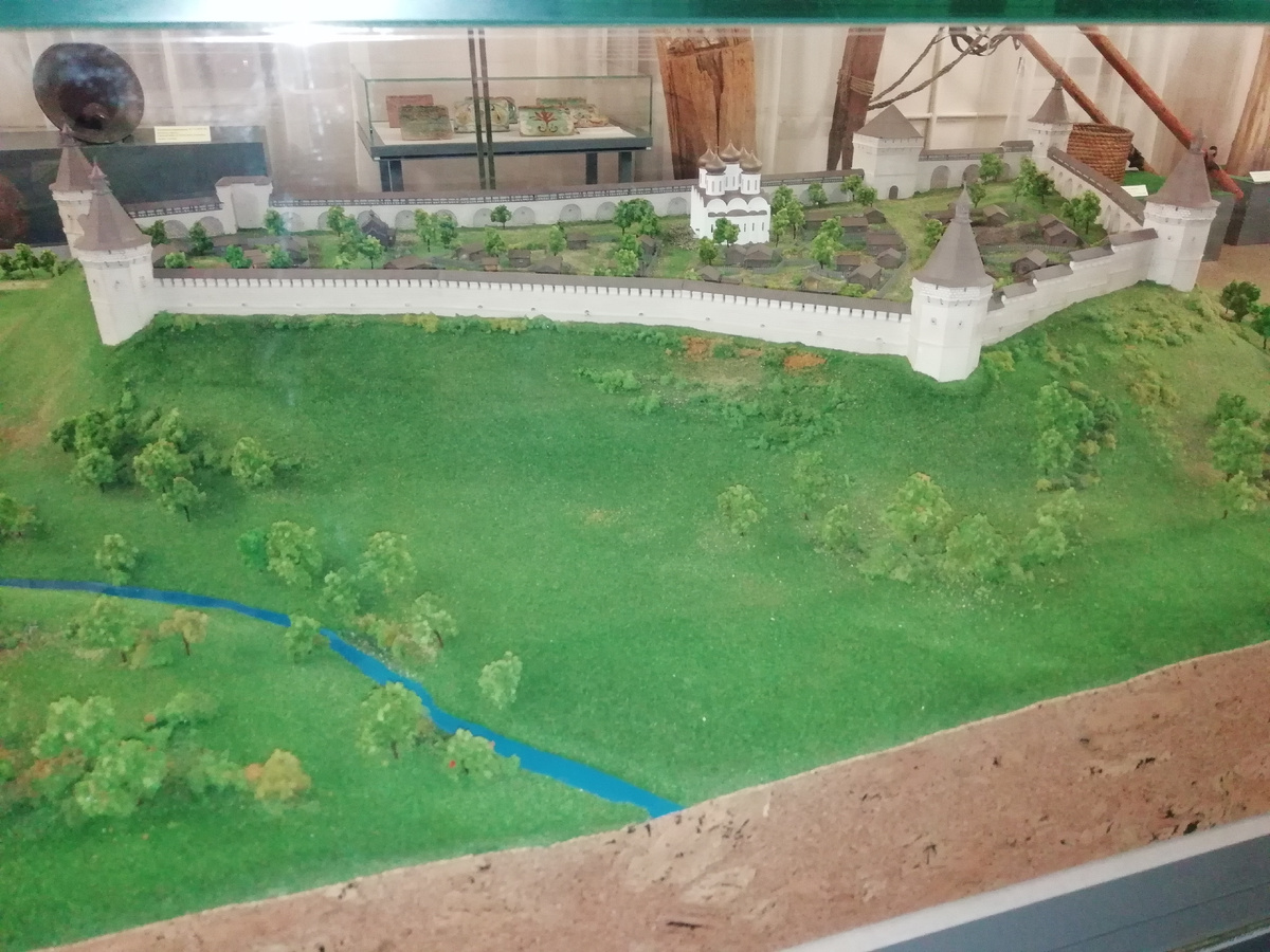 Крепостные стены и башни Серпуховского Кремля