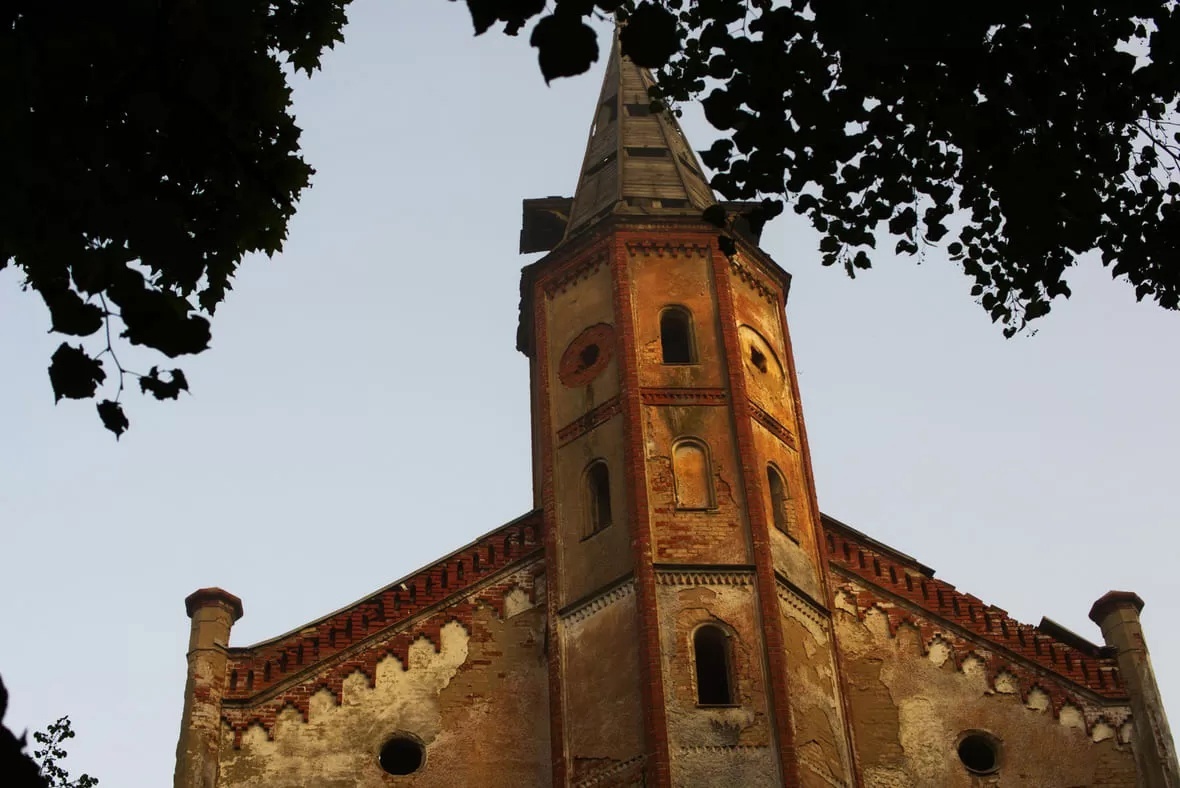 Руины психиатрической больницы в посёлке Знаменск