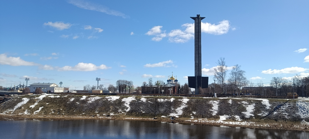 Обелиск Победы на набережной. 