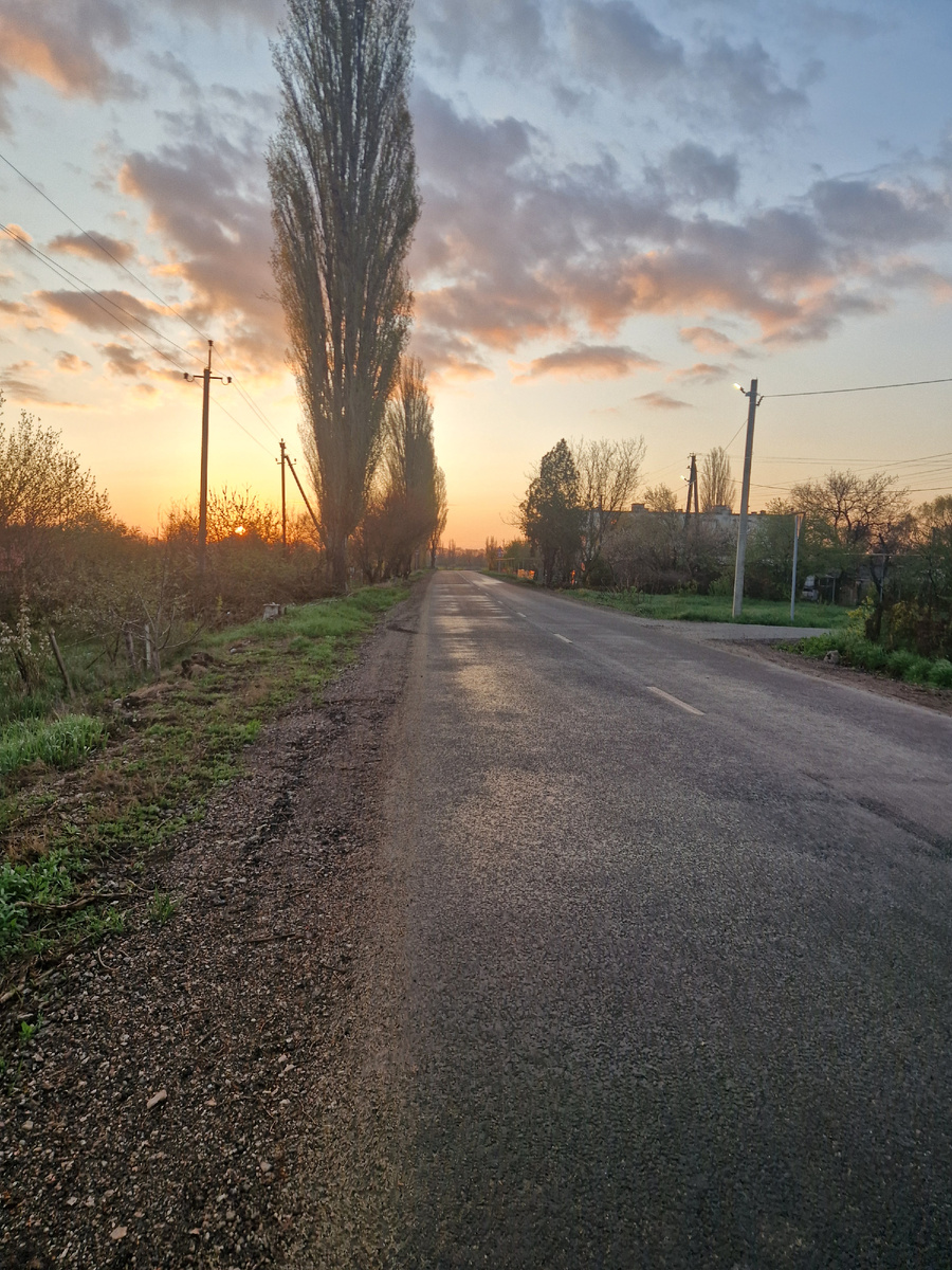 На улице свежо.