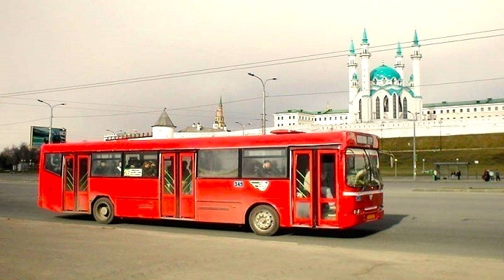 Наши красные автобусы, которые водят в основном мигранты