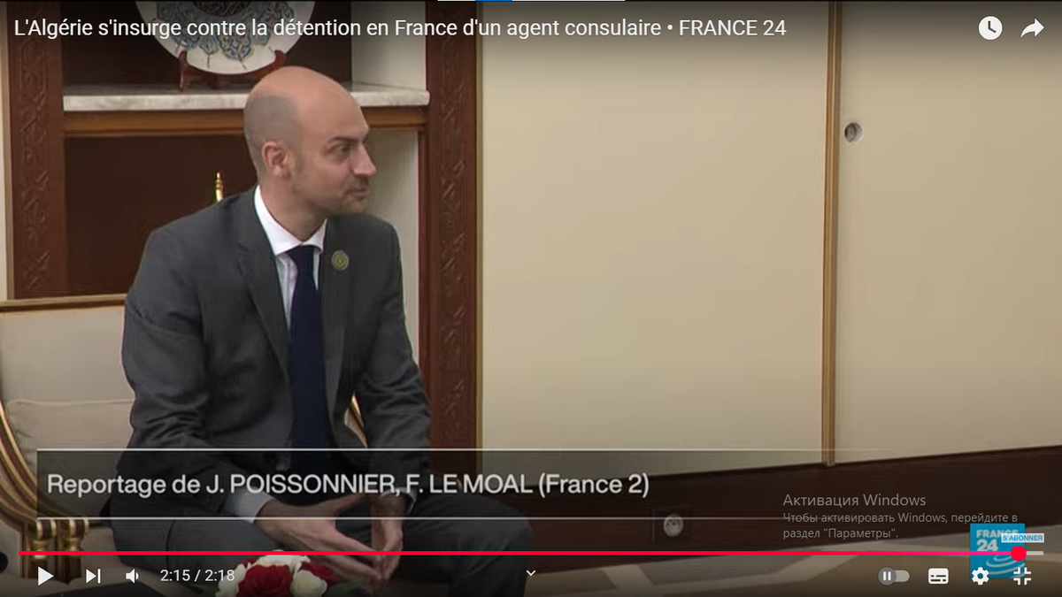 Министр иностранных дел Франции Жан-Ноэль Барро, на переговорах в Алжире.