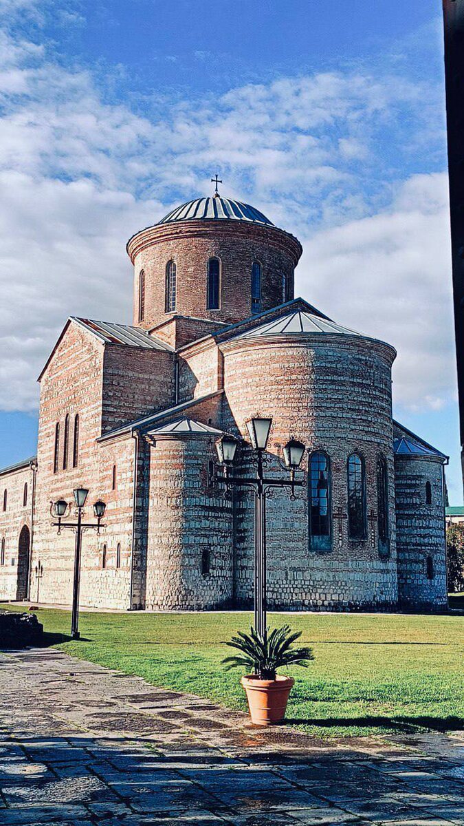 Храм в Пицунде (Абхазия)