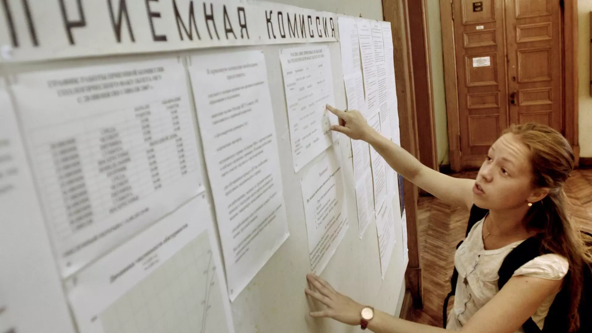 Лишних студентов государственные вузы не возьмут. Фото: ТАСС