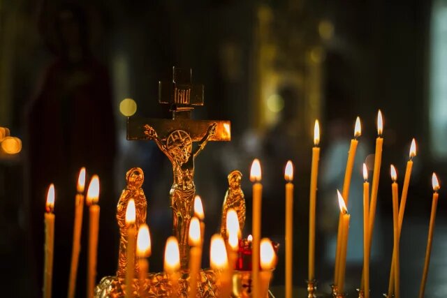    Можно ли в обществе исполнять заповеди Божьи или лучше бежать в скит?