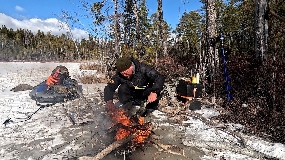 Костёр в лесу играет ключевую роль в жизни охотников и рыбаков, особенно в таких живописных и удалённых местах, как Карелия. Этот элемент не только предоставляет тепло и свет, но и позволяет готовить разнообразные блюда на открытом огне, включая популярные шашлыки. В этом реферате подробно рассматриваются не только практические аспекты разведения костра, но и важность соблюдения правил безопасности, особенно в условиях пожароопасных ситуаций. Пользователи должны быть осведомлены о наказаниях, связанных с неправильным обращением с огнём, и о том, как навыки разведения костра могут сыграть решающую роль в кризисных ситуациях, обеспечивая выживание в дикой природе. Читатели также узнают о специальных местах для разведения огня и о том, как подготовиться к выезду на природу.