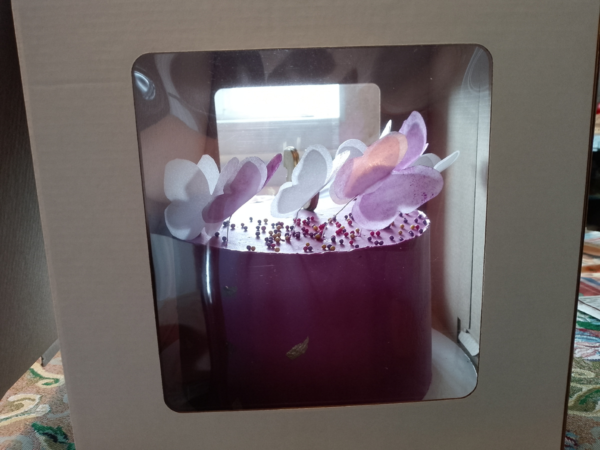 Вот так торт был упакован.