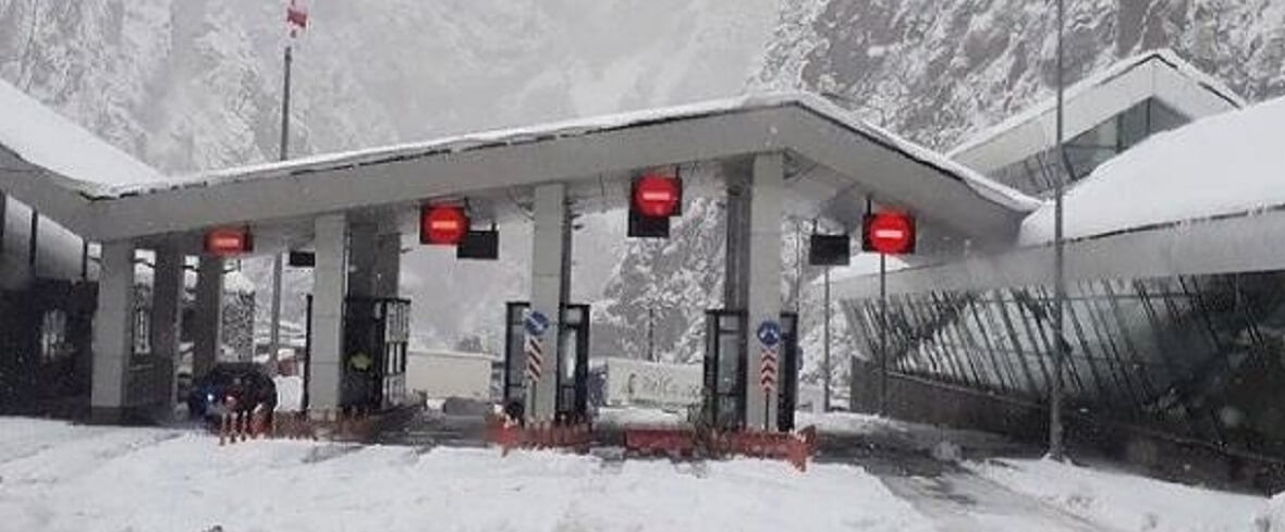 ВОЕННО-ГРУЗИНСКУЮ ДОРОГУ СНОВА ЗАКРЫВАЮТ ПО ПОГОДНЫМ УСЛОВИЯМ