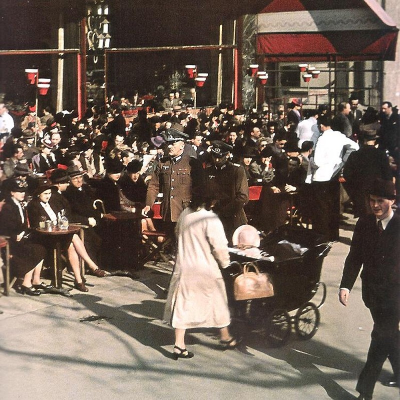 Фотограф Андре Зукка: "Парижское кафе", фото 1941 года. 