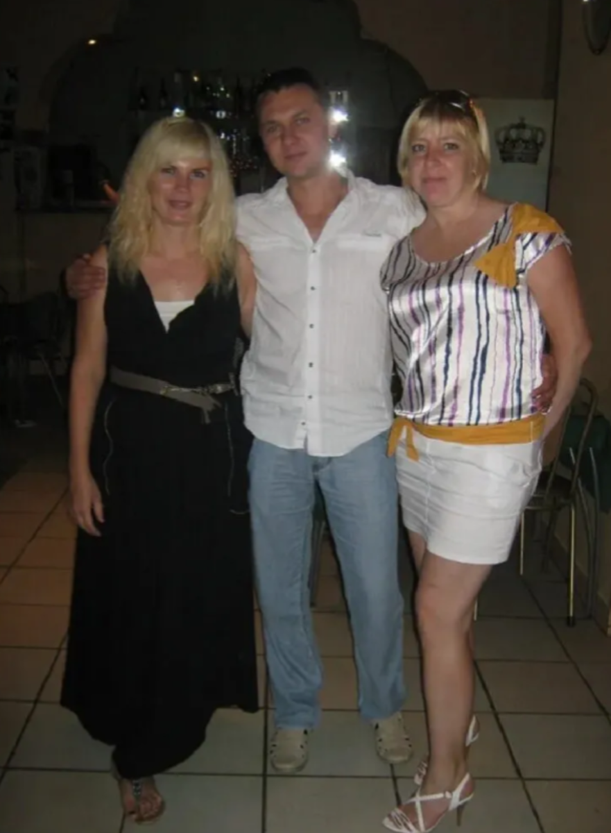 Я слева с кумовьями на крестинах Ангелины