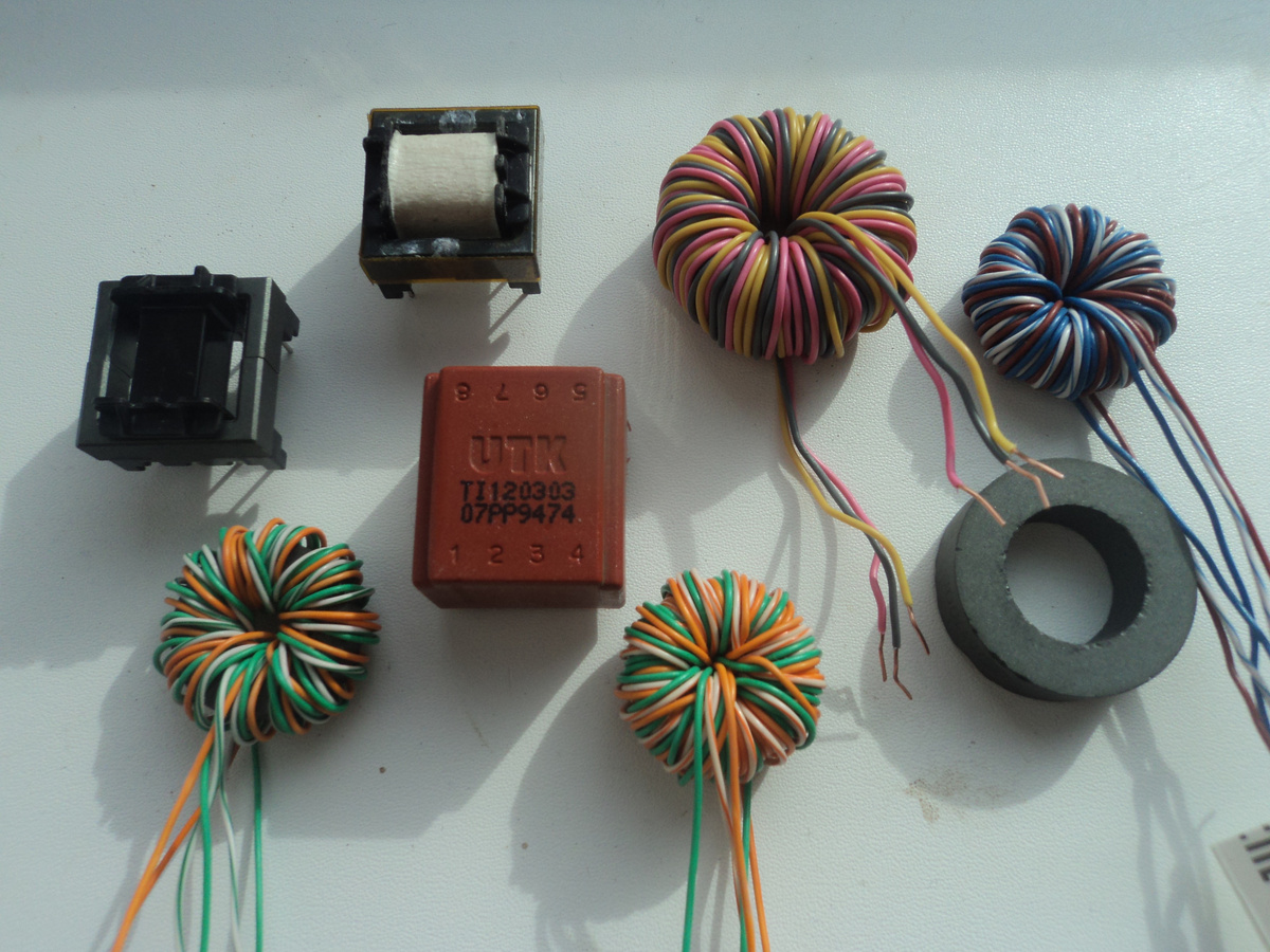 Различные ТГР, каркасы и сердечники. Фото автора.