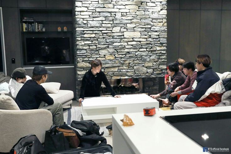 И так, не повторяем прошлых ошибок, ведём себя как нормальные люди ... С витрины не едим ... на прилавке не танцуем ... на кассе не притворяемся . что забыли карту в отеле и завтра всё-всё  оплатите ...