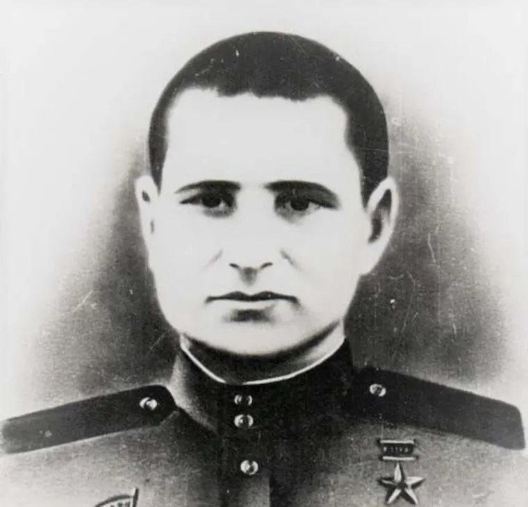 Василий Казанцев водрузил знамя Победы над Рейхстагом
Фото: www.polkrf.ru