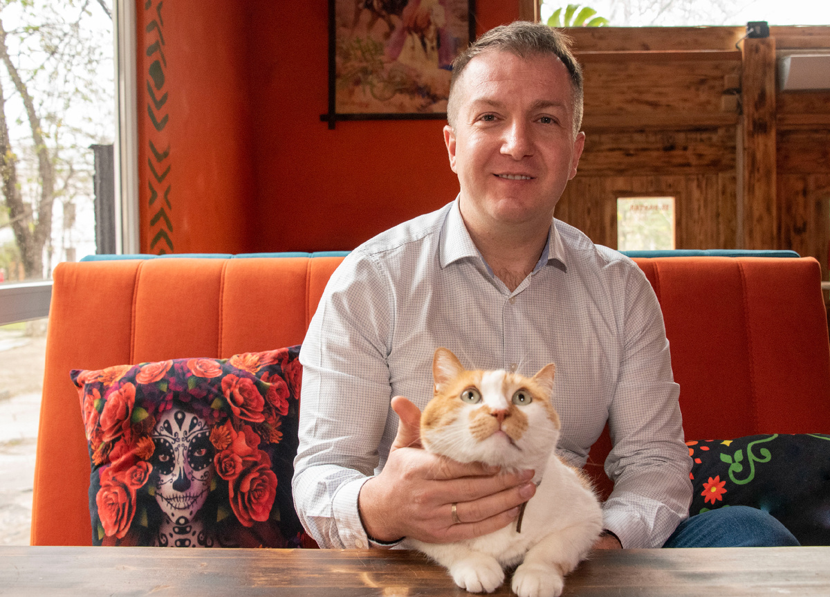 Чешите меня, чешите.