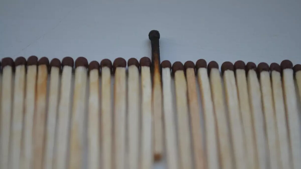 Кто стоит за волной поджогов ТЦ, авто и вышек в России? Источник: 1MI