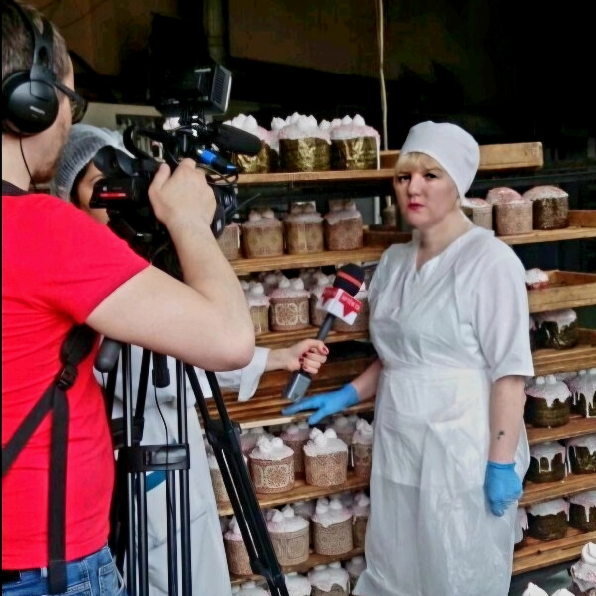 Фото автора. Не помню с какого года.Даю интервью  местному телевидению 