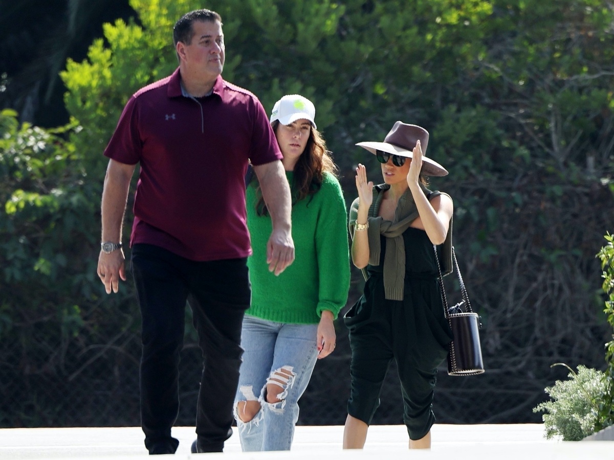 Герцогиня Меган с подругой и телохранителем на шопинге в Монтесито