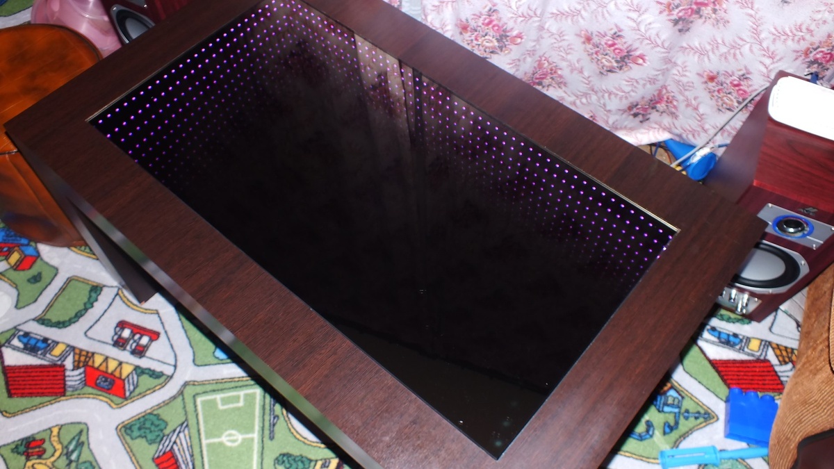 Журнальный стол с эффектом бесконечности