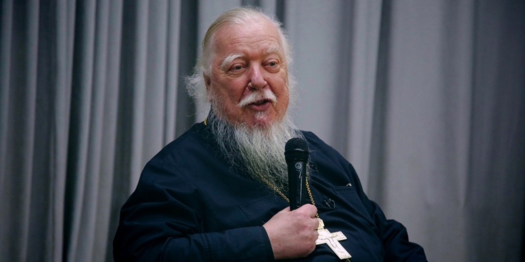 Зачем ты причащаешься, если при этом расталкиваешь людей? Объясняет священник