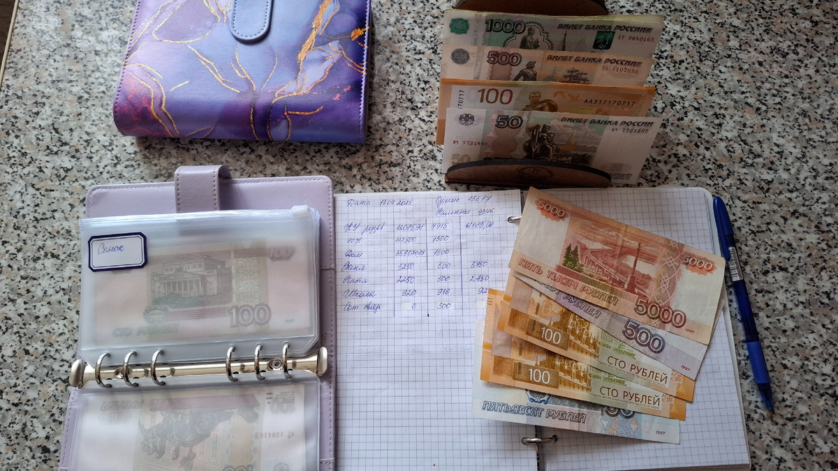 В каждом распределении конверты сына и дочери пополняю на 500 р.