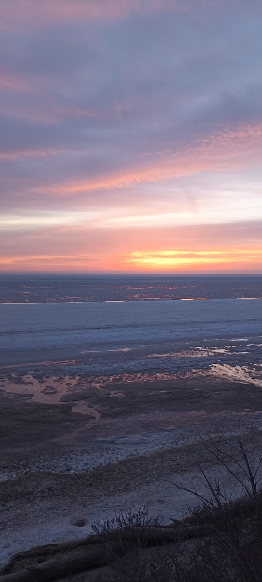  на фото те самые реки кристаллического льда соединяются с реками небесного света.