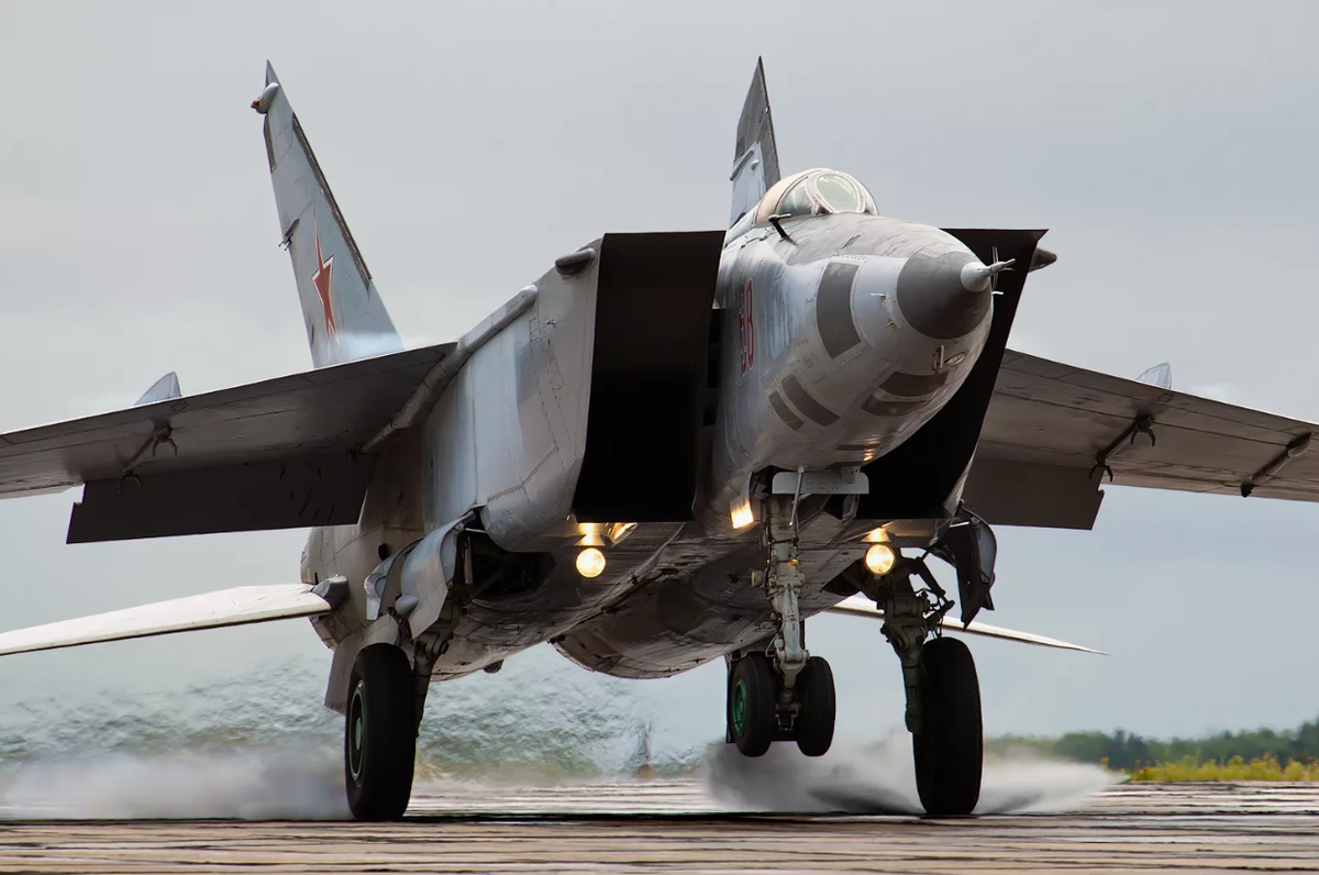 МиГ-25. Фото из Яндекс.Картинки