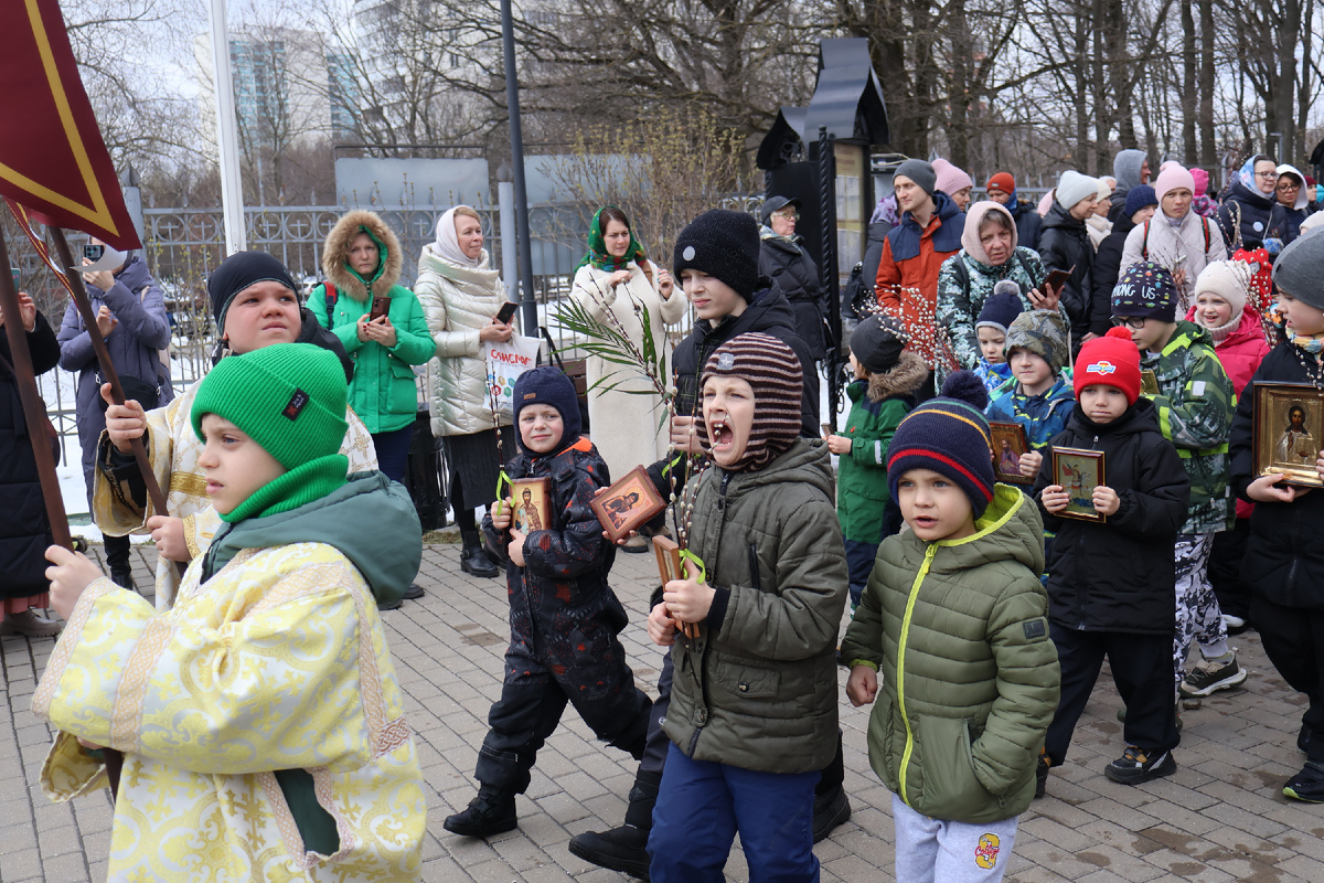 Листайте галерею. 24 фотографии. Дети, немного взрослых, атмосфера нашего еЕрбного Воскресния