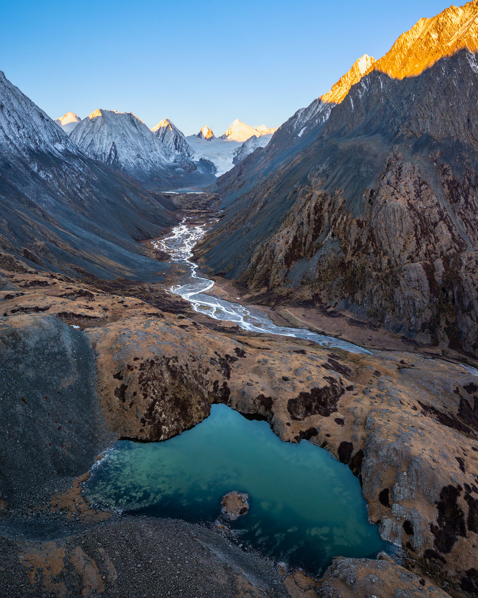 Сюжет с зеленым озерцом.