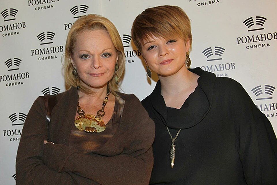 КП (Лариса Долина с дочкой в молодости)