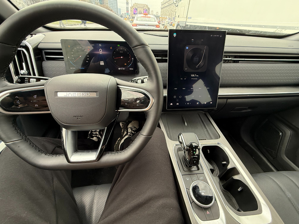 Ужасные и некрасивые вертикальные дефлекторы! Кстате, тоже украденные на заводе с других авто!