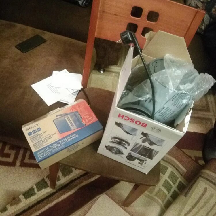 При обыске в квартирах и на дачах чиновниц нашли бытовую технику, предназначенную для ветеранов. Фото: ГСУ СК России по Красноярскому краю.