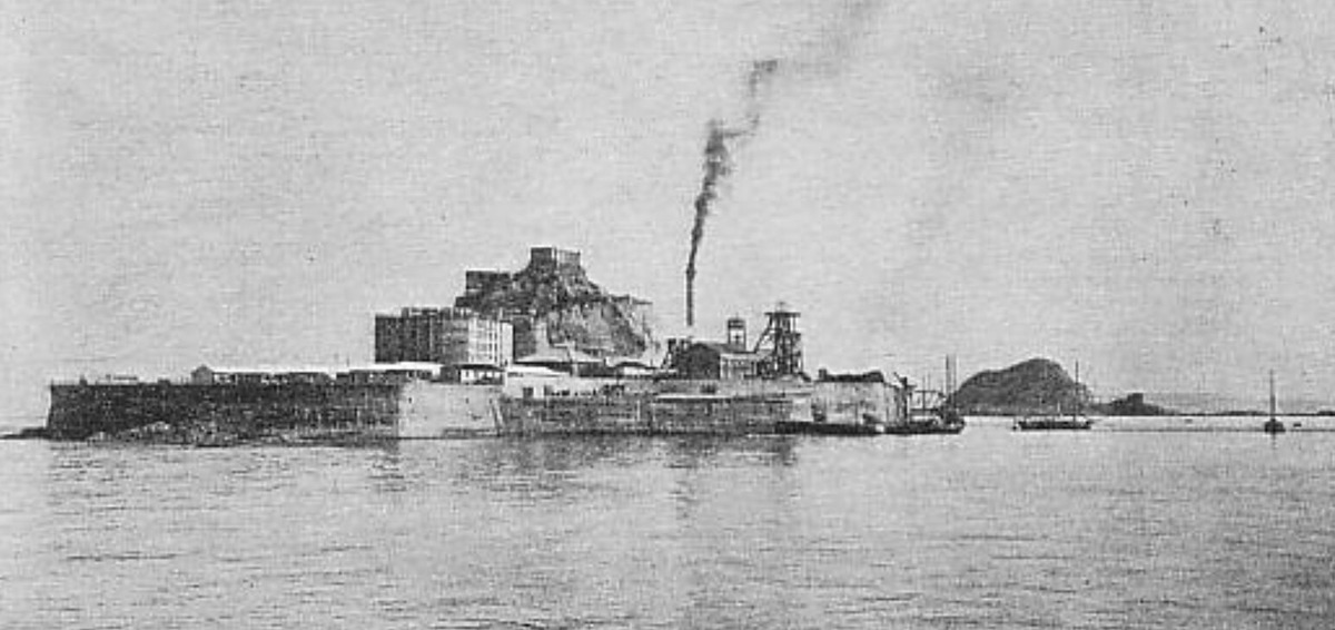    Остров Хасима в 1930 году. Источник изображения: wikipedia.org
