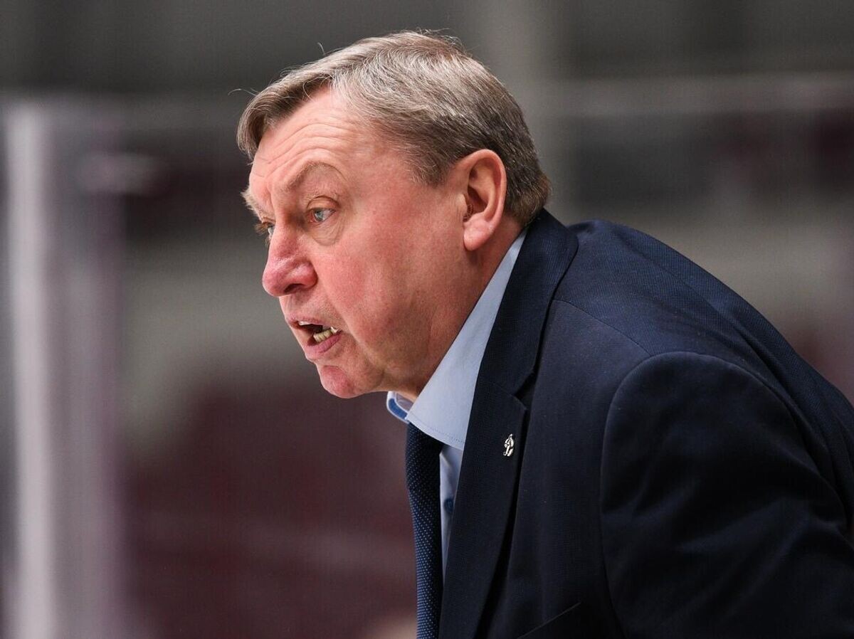    Тренер Александр Зыбин© Фото : ЖХЛ