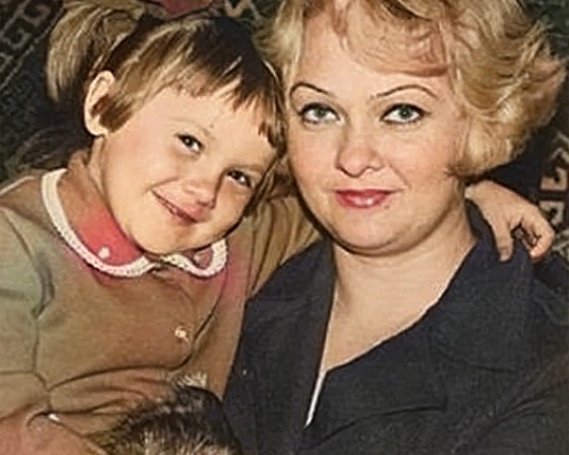 Татьяна Снежина в детсве с мамой