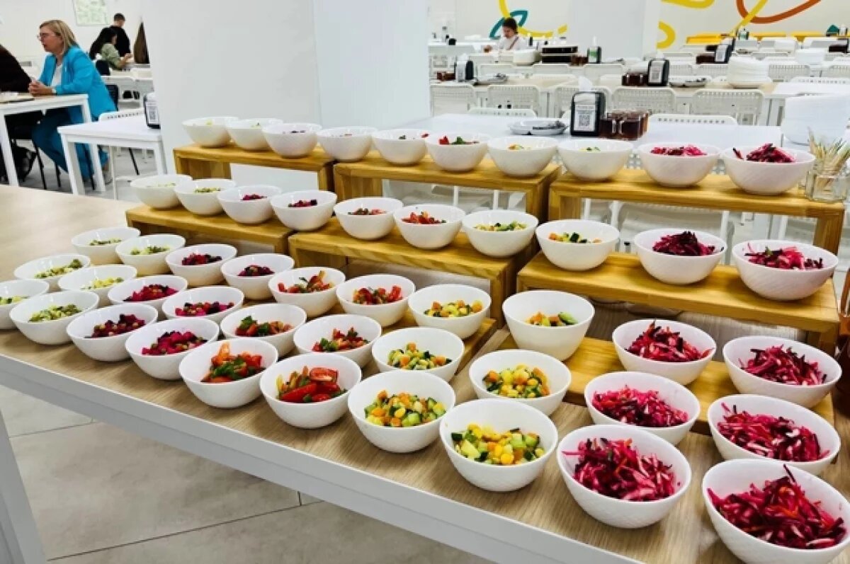    В новосибирских школьных столовых преобладают местные продукты