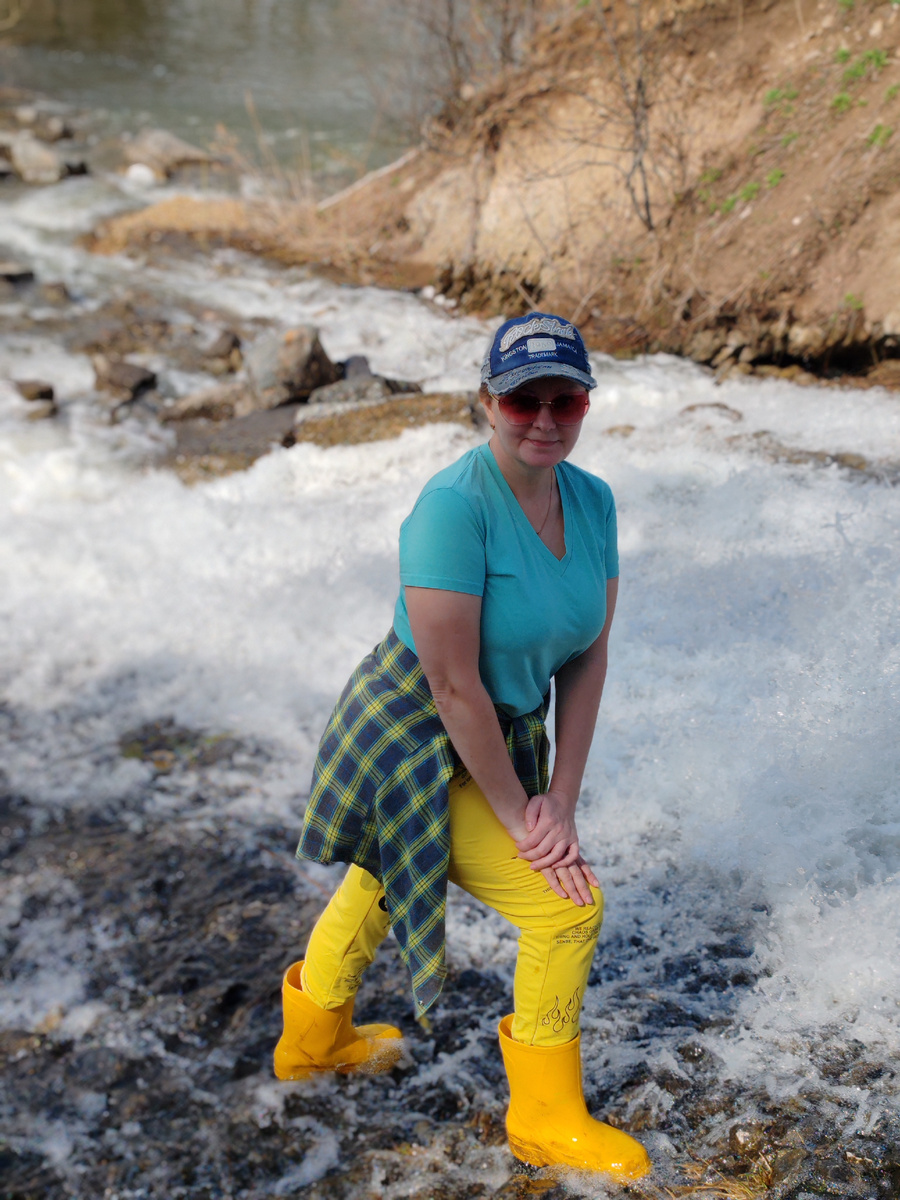 13 апреля, на улице, как показывает машина, 27 градусов. 