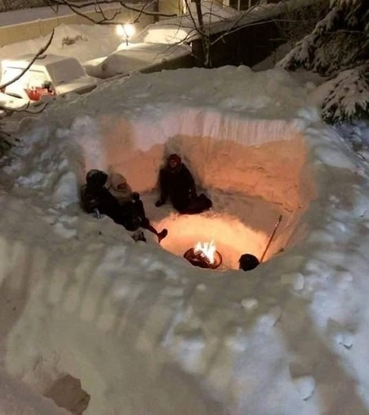 Столько снега не было у кедра.