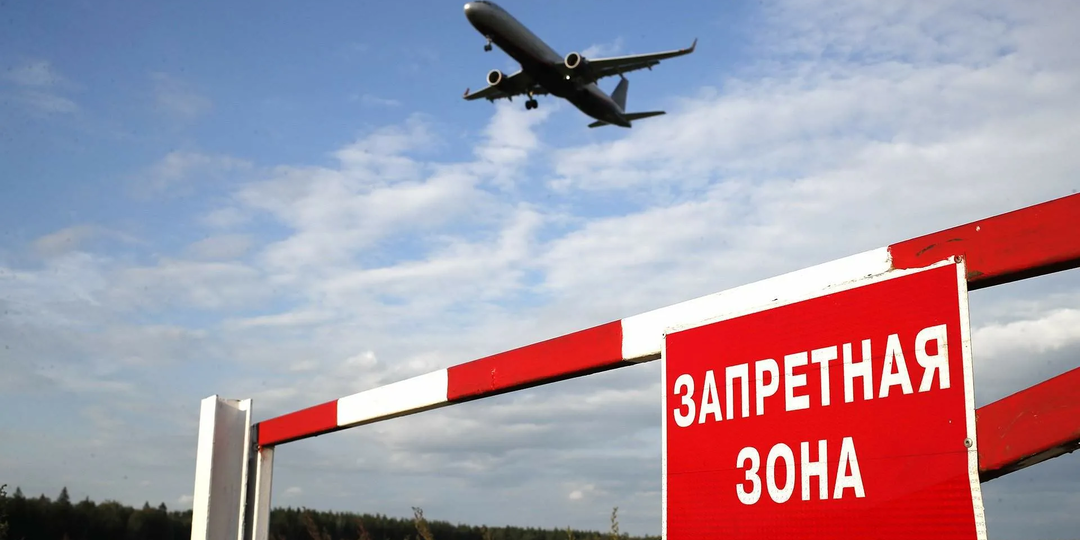 Почему над Антарктидой летать нельзя , а над бермудским треугольником - можно
