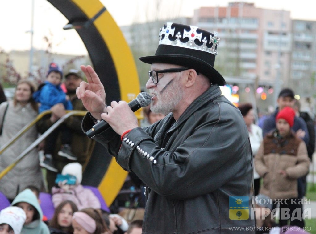     Космотуалет, космосуслики и пожиратель крышек: волжан засосало в галактику междушколья
