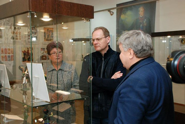 Новосибирск. НГХМ. 2012 год. Н. Ярославцева, В. Юрченко, С.Дубровин