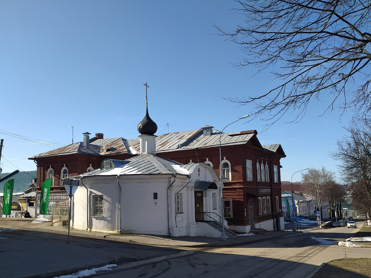 Музей природы, ул. Молочная гора, вход где реют зелёные флаги