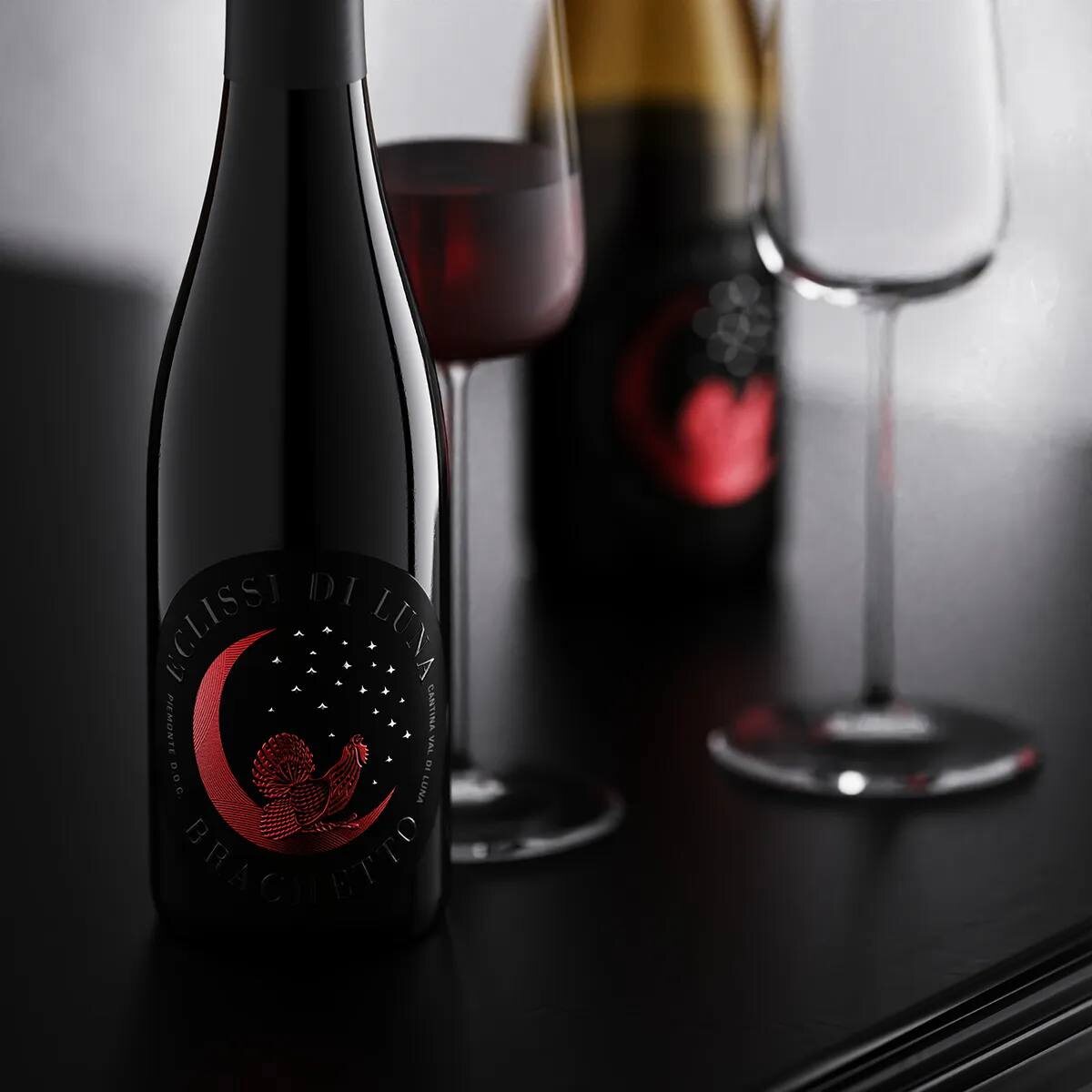 Источник: https://www.thelabelmaker.eu/portfolio/eclissi-di-luna-wine-label/
