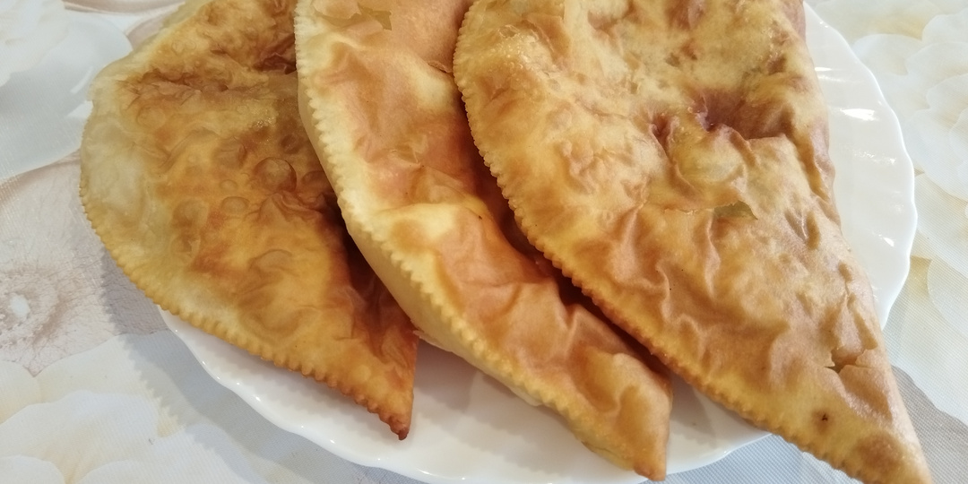 Рецепт сочных чебуреков с фаршем на сковороде: