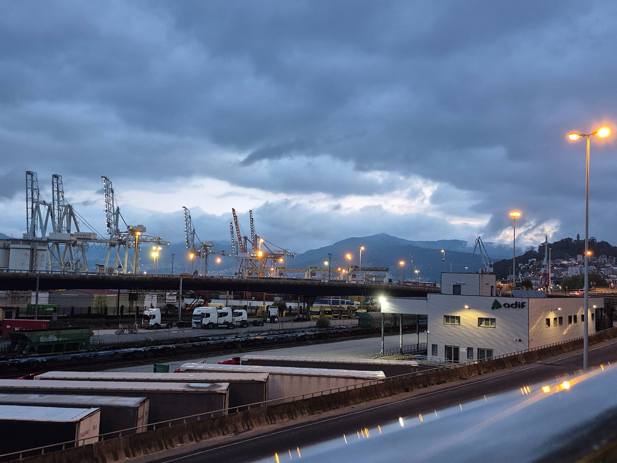 Прошли мимо порта Виго. 