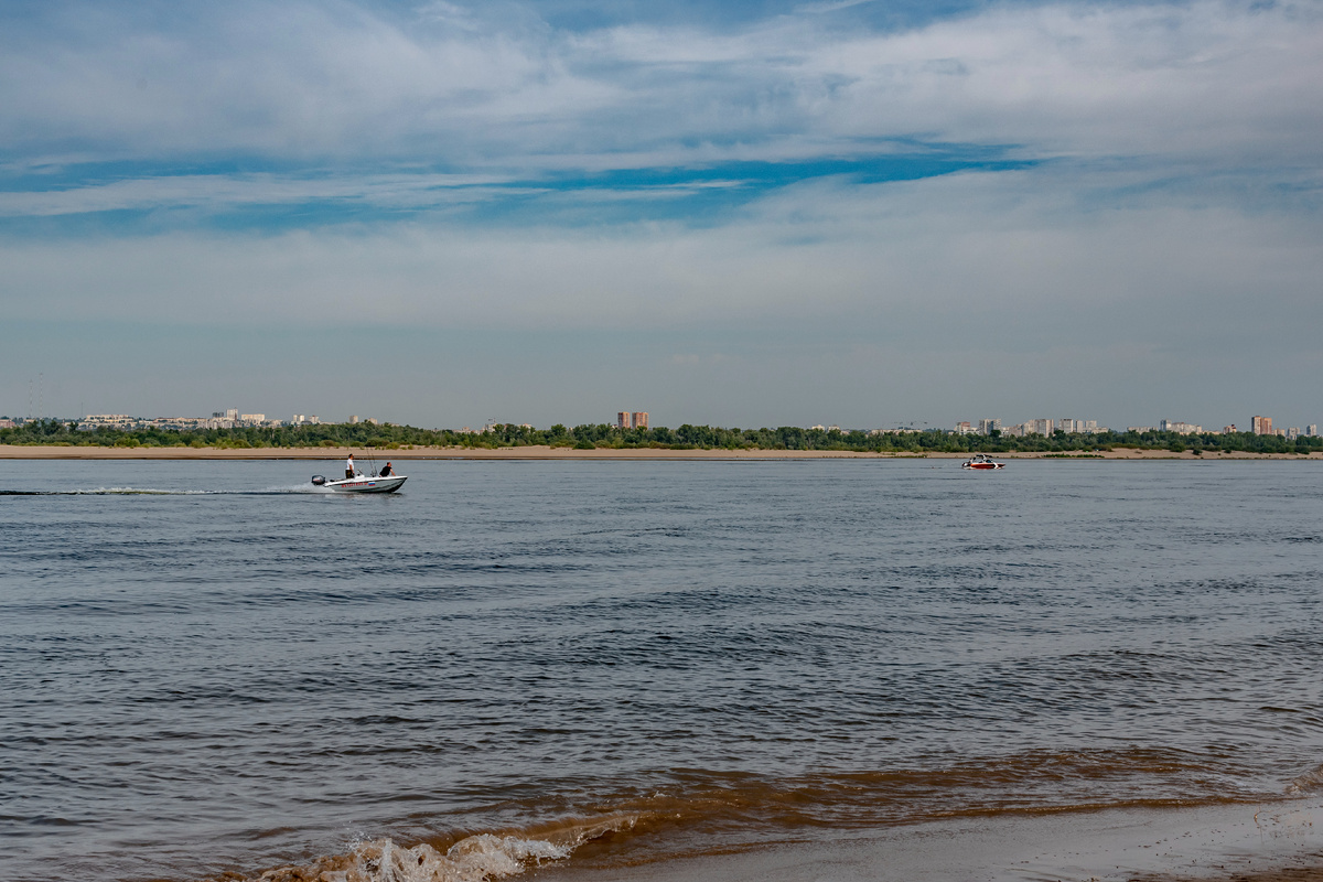 Бакалда. Напротив - остров Голодный, на горизонте - Волгоград.