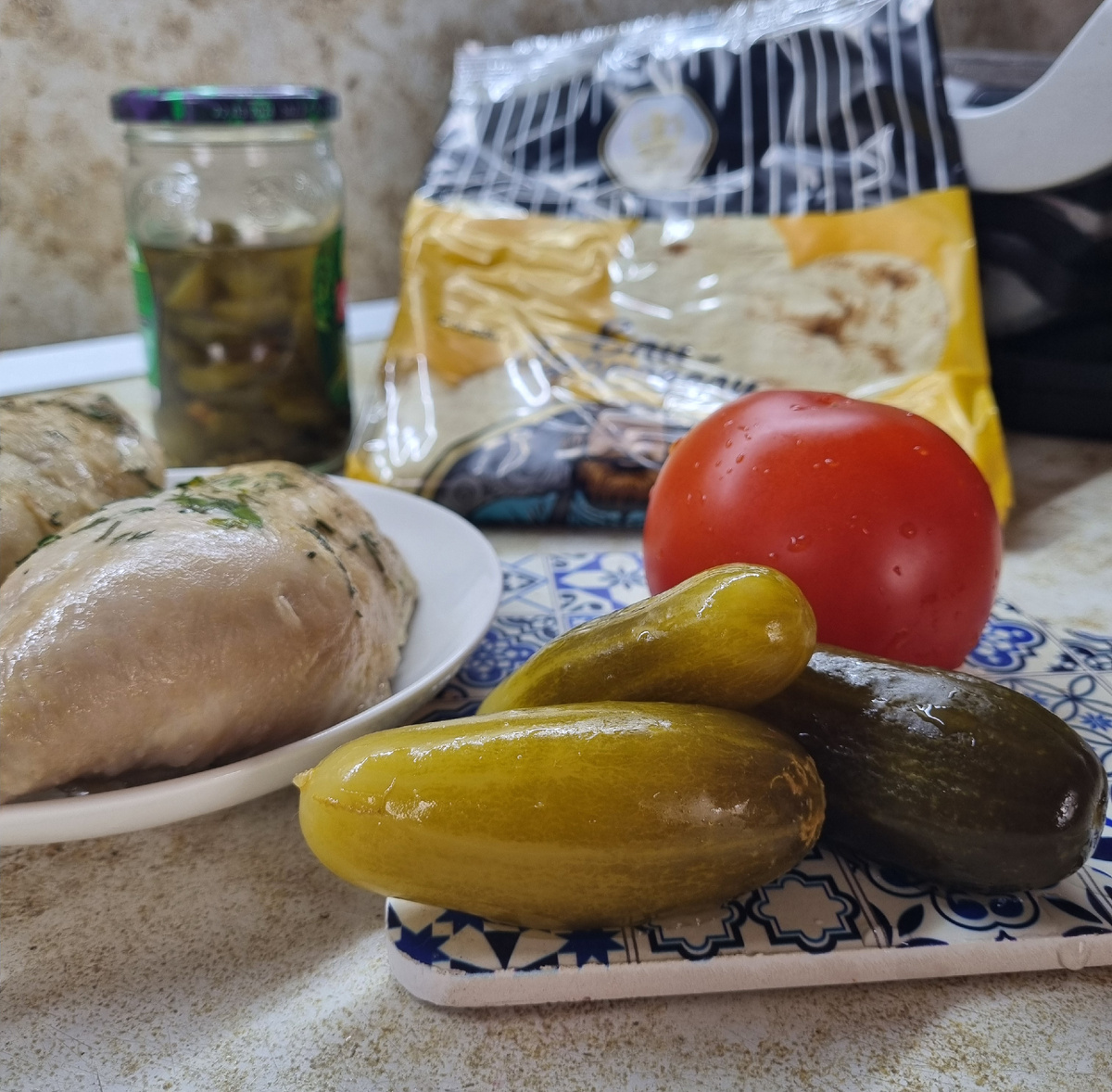 Полный набор ингредиентов для ужина, включая наш электрогриль