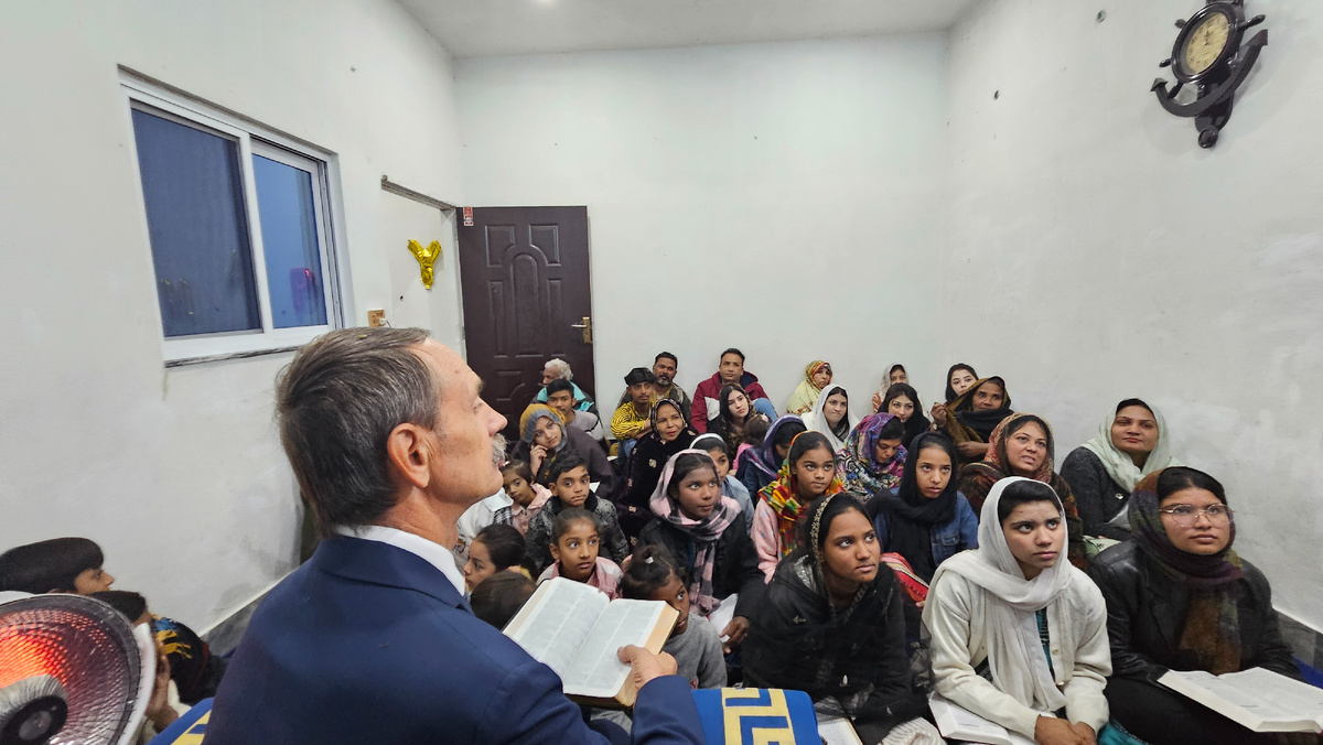 Сейчас церковь собирается в жилом доме.