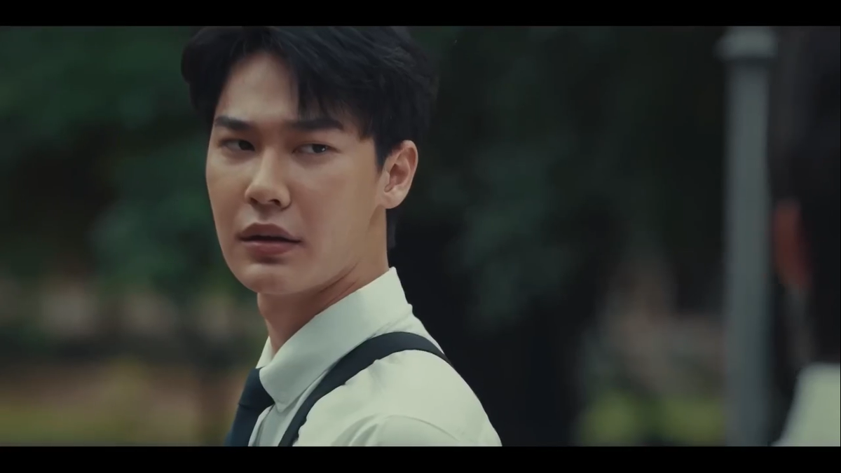 Дью Джирават Сутиваничасак в роли Найта